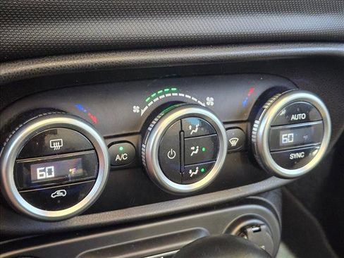 Used 2018 FIAT 500L Trekking w/ Popular Equipment Group image 16