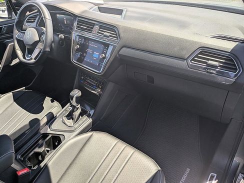 Used 2023 Volkswagen Tiguan SE R-Line image 31