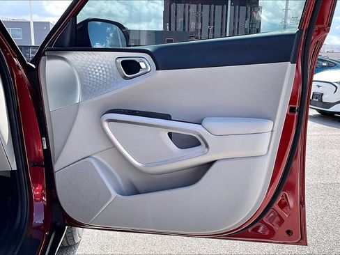 Used 2025 Kia Soul LX image 22