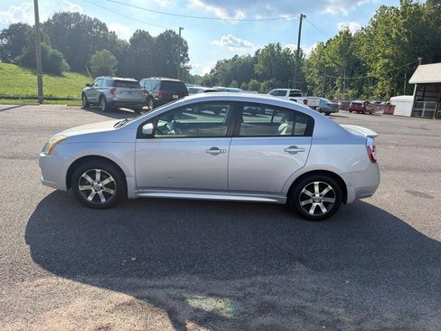 Used 2012 Nissan Sentra 2.0 SR w/ Special Edition Pkg FWD image 6