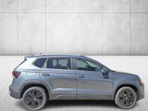 Used 2025 Volkswagen Taos SE FWD image 6
