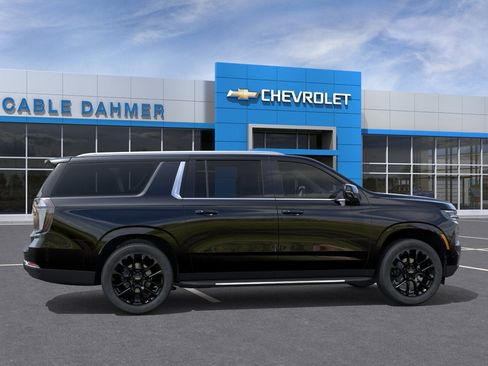New 2026 Chevrolet Suburban LT AWD/4WD image 19