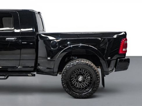 Used 2022 RAM 3500 Laramie AWD/4WD image 12