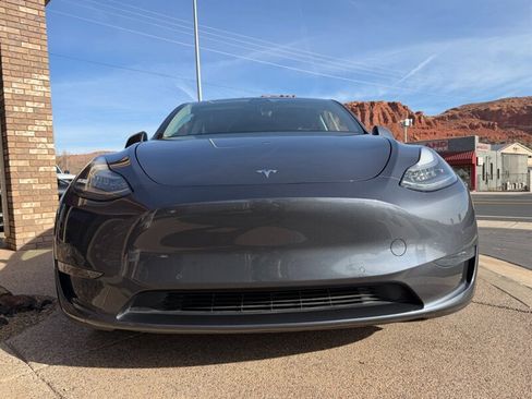 Used 2020 Tesla Model Y Long Range image 25
