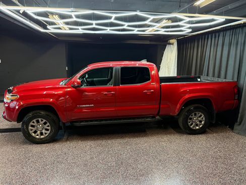 Used 2017 Toyota Tacoma SR5 image 3