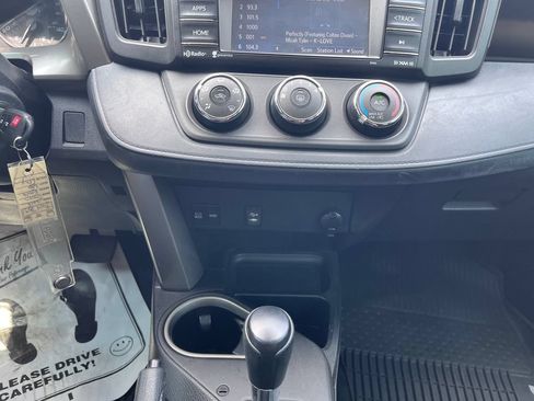 Used 2018 Toyota RAV4 LE FWD image 16