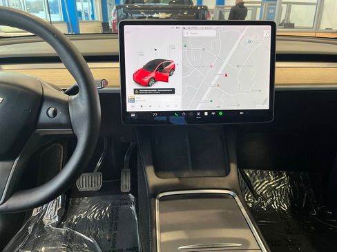 Used 2021 Tesla Model Y Long Range image 17