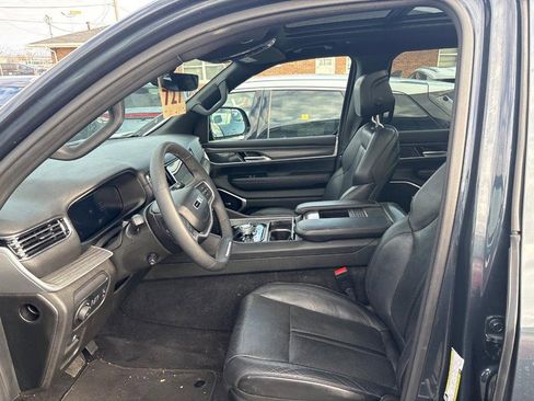 Used 2023 Jeep Wagoneer L Series III w/ Premium Group I image 5