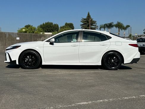 Used 2025 Toyota Camry SE FWD image 6