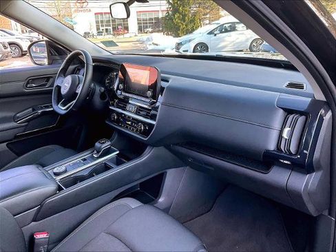 Certified 2025 Nissan Pathfinder SV image 14