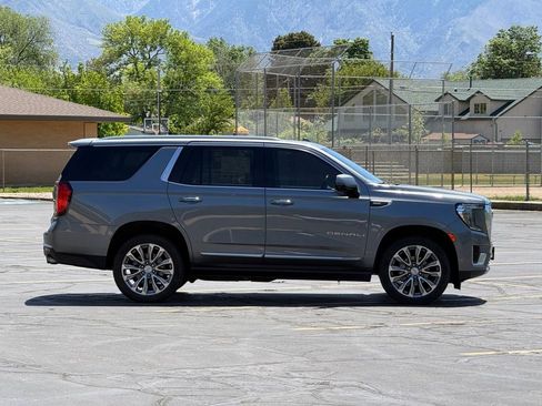 Used 2021 GMC Yukon Denali w/ Denali Premium Package AWD/4WD image 4