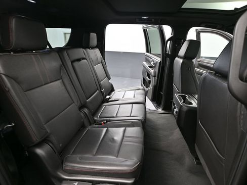 Used 2023 Chevrolet Suburban RST AWD/4WD image 42