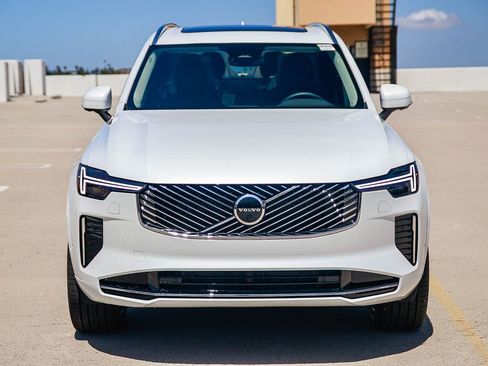 New 2026 Volvo XC90 B5 Plus AWD/4WD image 2