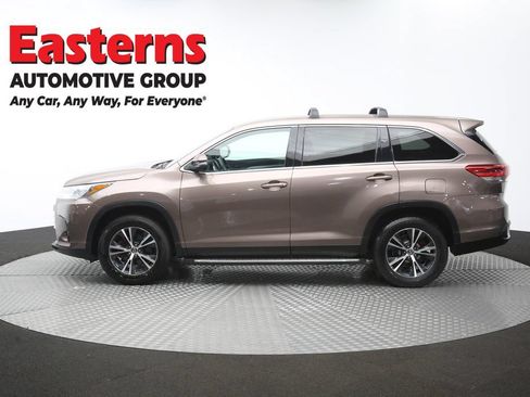 Used 2019 Toyota Highlander LE FWD image 59