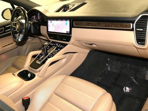 Used 2020 Porsche Cayenne Turbo AWD/4WD image 83