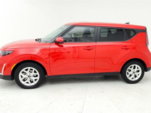 Used 2023 Kia Soul S image 2