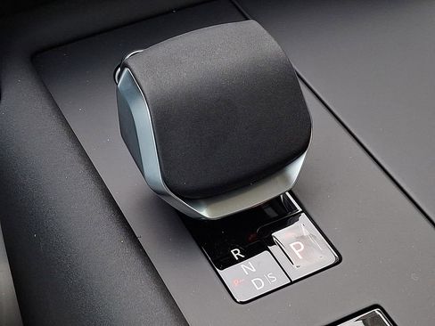 New 2026 Land Rover Discovery S image 12