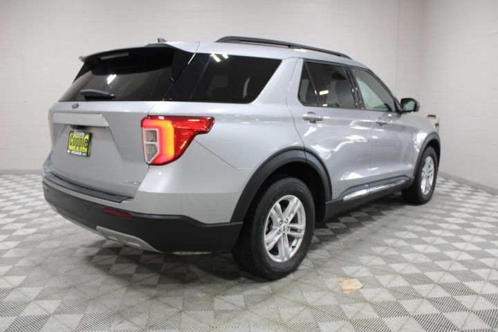Used 2023 Ford Explorer XLT w/ Equipment Group 202A AWD/4WD image 11