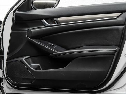 Used 2019 Honda Accord Hybrid image 10