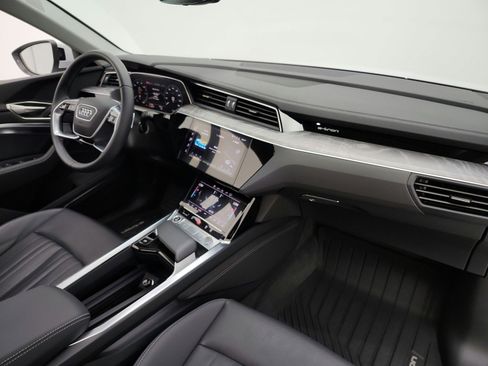 Used 2024 Audi Q8 e-tron Premium Plus w/ Premium Plus Package AWD/4WD image 20