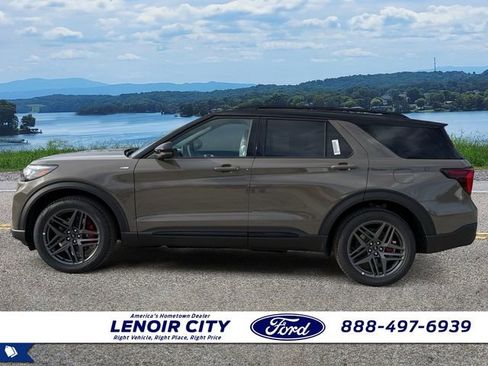 New 2026 Ford Explorer ST-Line w/ ST-Line Street Pack AWD/4WD image 4