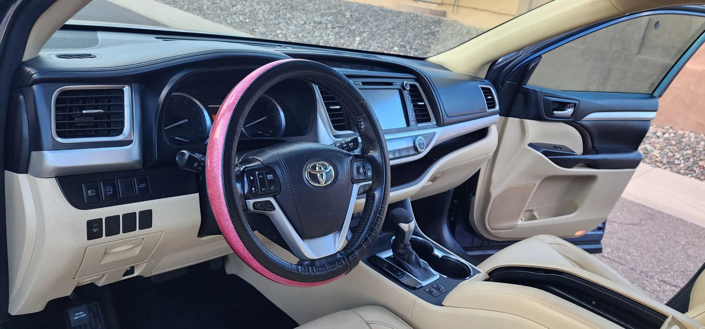 Used 2018 Toyota Highlander XLE AWD/4WD image 12