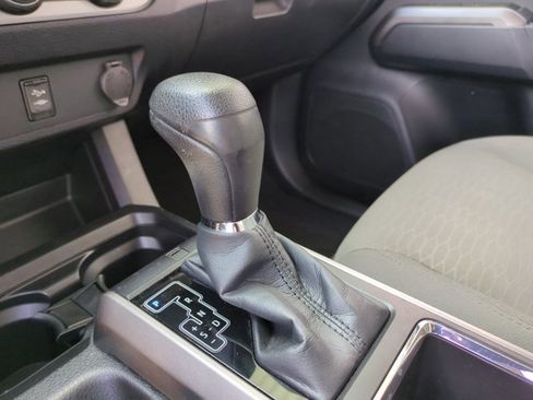 Used 2016 Toyota Tacoma SR5 w/ Towing Package image 12