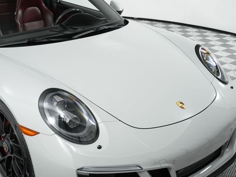 Used 2018 Porsche 911 Targa 4 GTS image 44