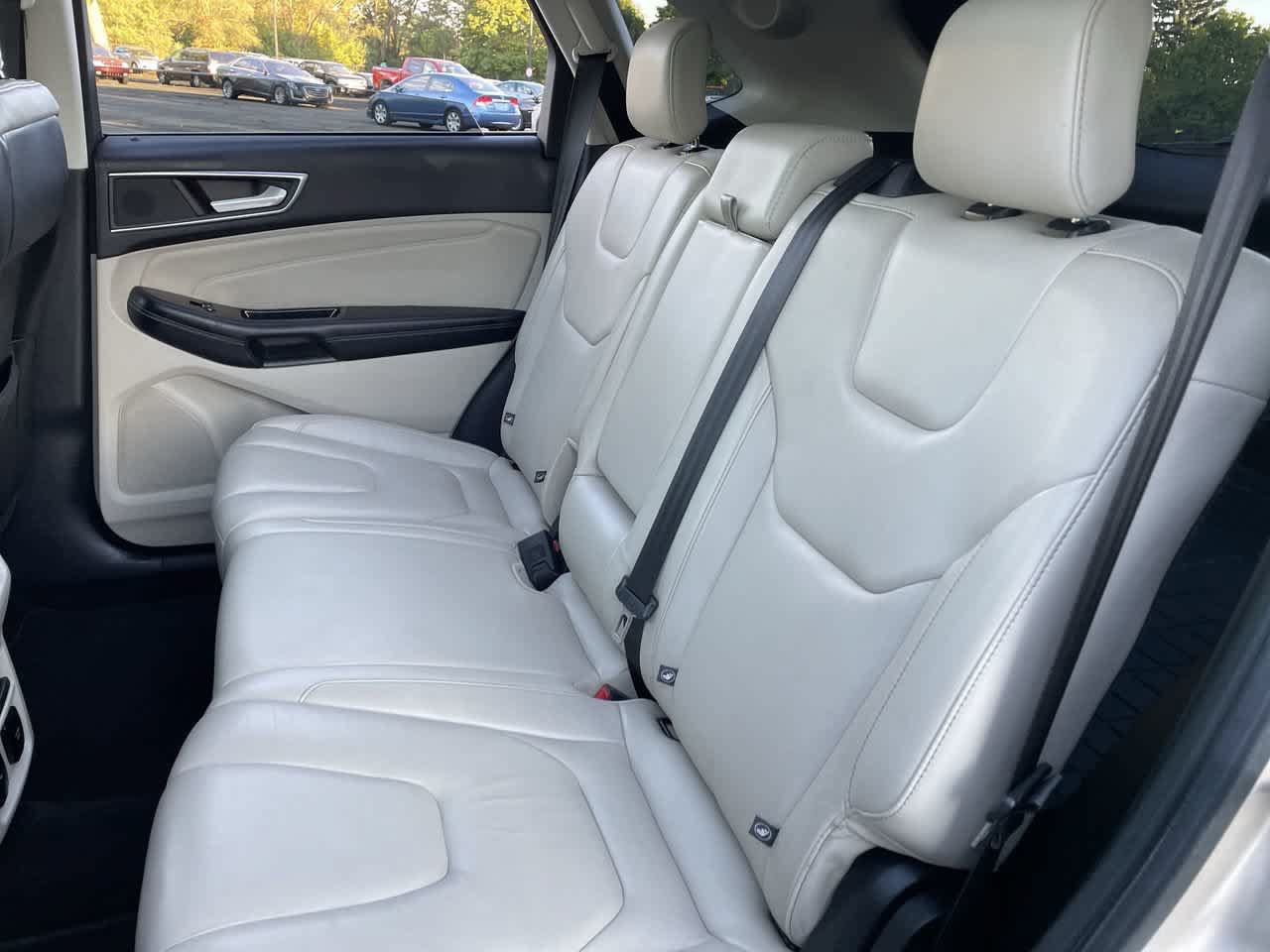 Used 2017 Ford Edge Titanium w/ Technology Package AWD/4WD image 19