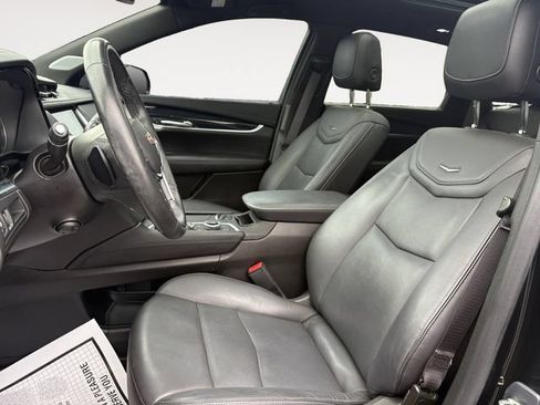 Certified 2024 Cadillac XT5 Premium Luxury w/ LPO, Floor Liner Package AWD/4WD image 9
