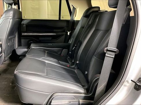 Used 2022 Ford Expedition XLT RWD image 2