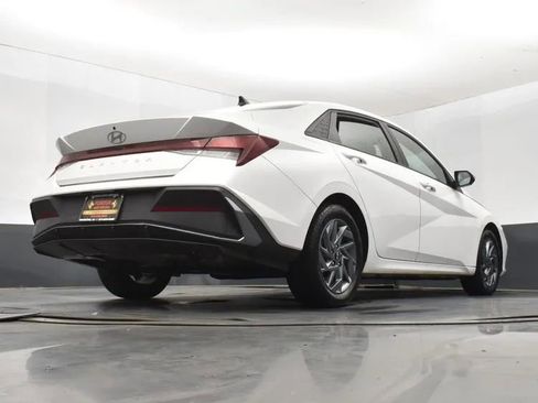 Used 2024 Hyundai Elantra SEL FWD image 13