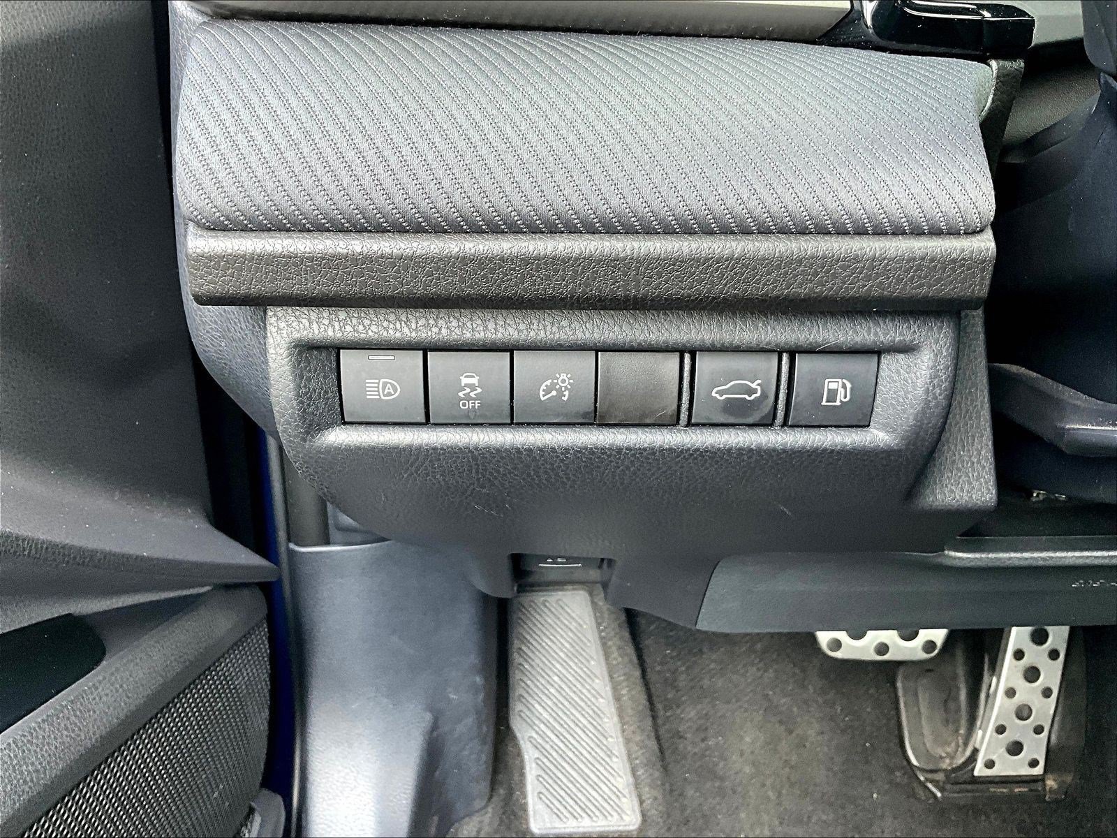 Used 2025 Toyota Camry SE FWD image 37