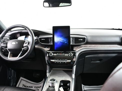 Used 2023 Ford Explorer Platinum w/ Technology Package image 7