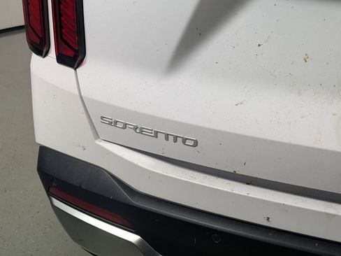 New 2026 Kia Sorento S image 8