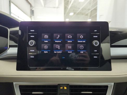 New 2026 Volkswagen Taos SE FWD image 15