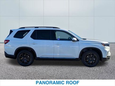 New 2025 Honda Pilot Touring image 6