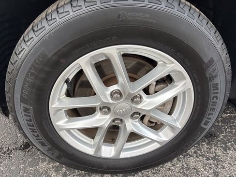 Used 2023 Jeep Grand Cherokee L Laredo w/ Luxury Tech Group I image 28