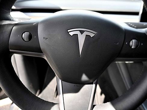 Used 2022 Tesla Model Y Performance image 22