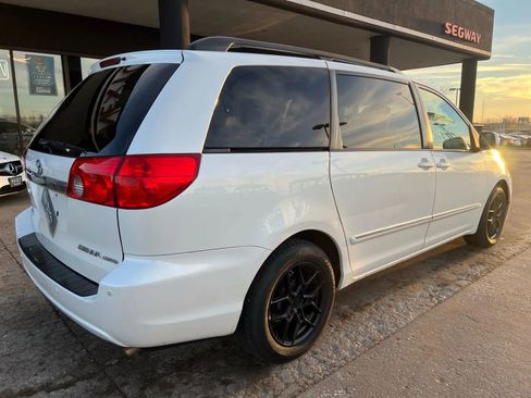 Used 2010 Toyota Sienna XLE image 7