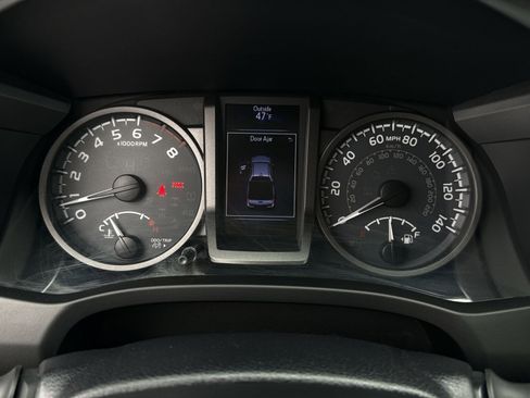 Used 2019 Toyota Tacoma TRD Off-Road w/ Exterior Package image 17