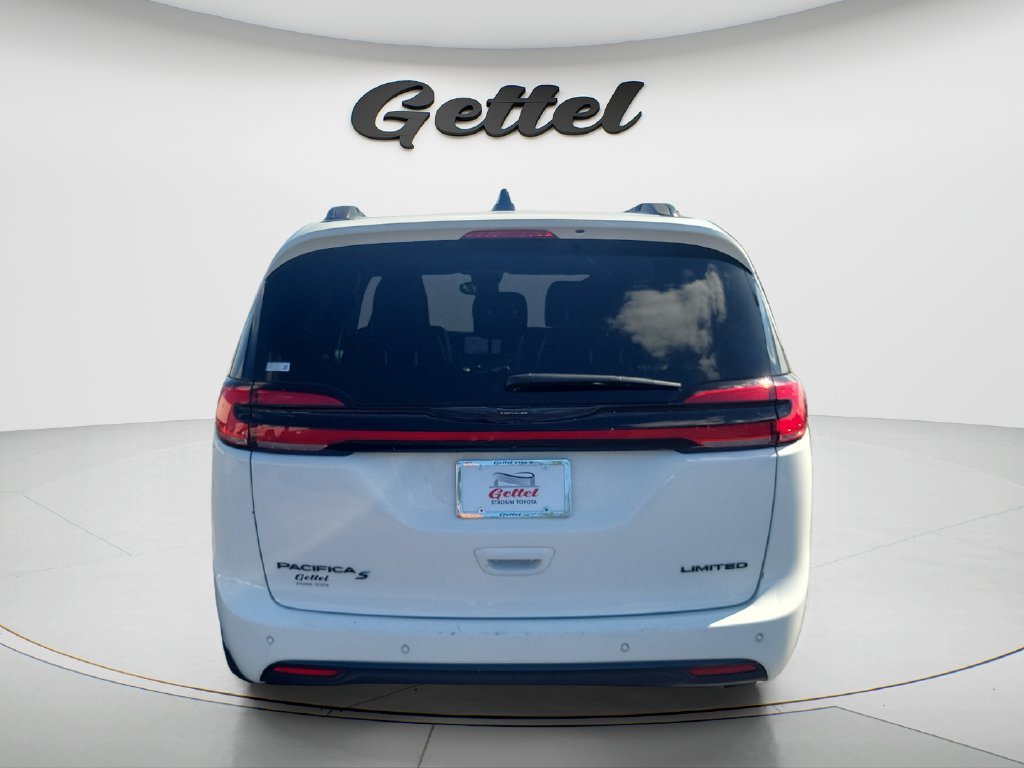 Used 2025 Chrysler Pacifica Limited FWD image 6