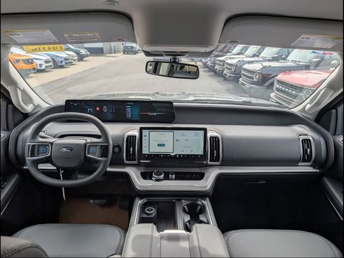 New 2026 Ford Expedition Active image 5