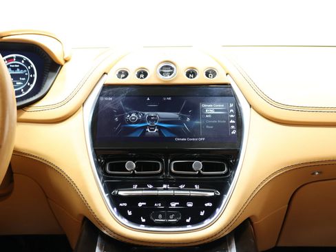 Used 2021 Aston Martin DBX AWD/4WD image 32