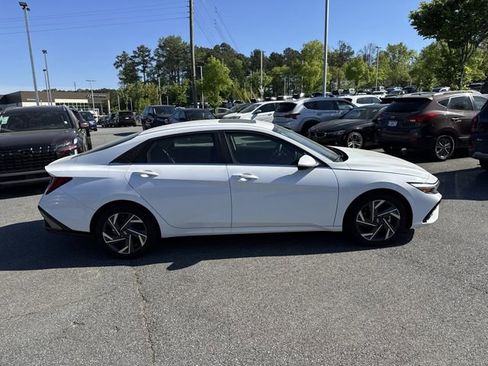 Certified 2025 Hyundai Elantra SEL FWD image 8