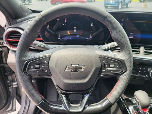 Used 2026 Chevrolet Trax RS w/ Sunroof Package FWD image 4