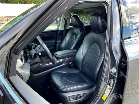 Used 2022 Toyota Highlander XLE image 10