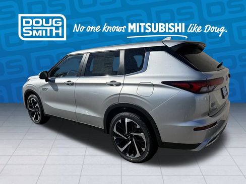 New 2025 Mitsubishi Outlander SE image 2
