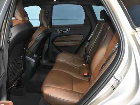 Used 2023 Volvo XC60 B5 Plus image 20