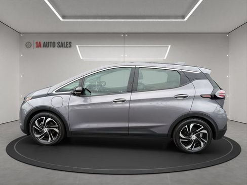Used 2023 Chevrolet Bolt LT w/ Infotainment Package FWD image 2